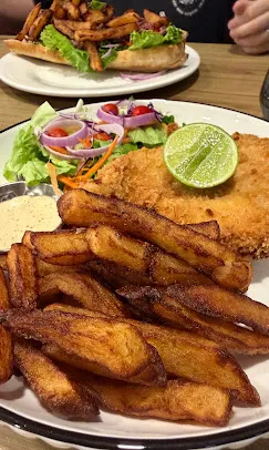 Cordon bleu pané, salade et potatoes